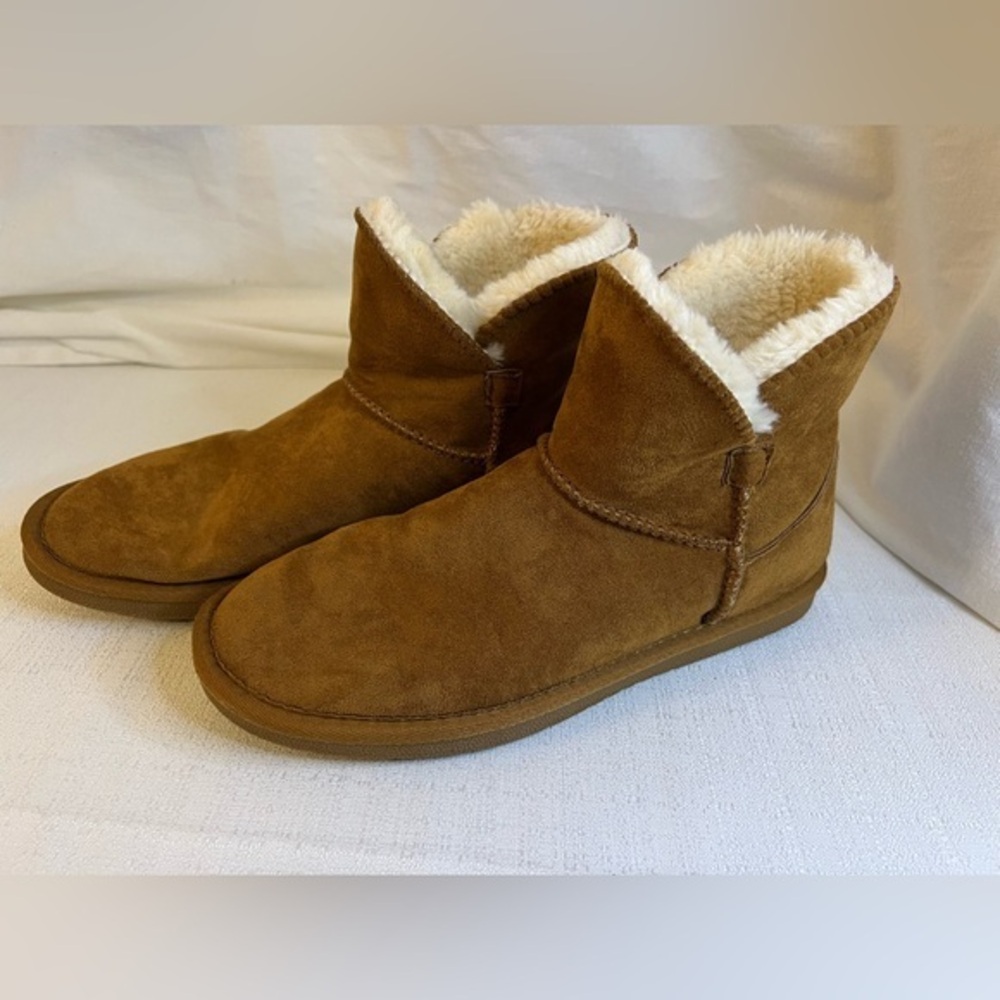 Cushionaire Women’s Happy Suede Faux Fur Shearling Booties Memory Foam size 6.5M